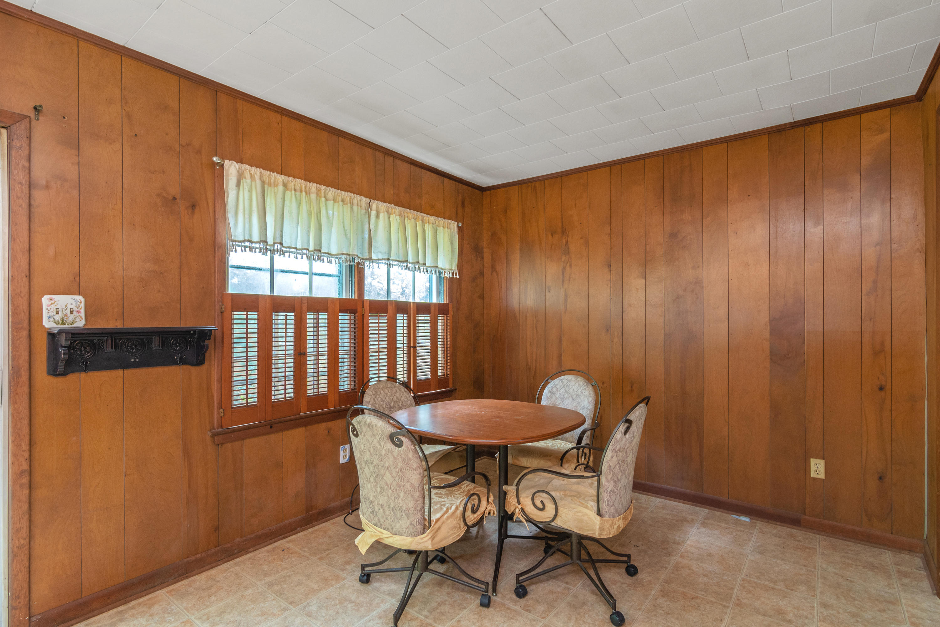 SHALIMAR S/D W PART OF LOT 1 BLK 4 DES AS COM SE COR LOT 1 - Residential