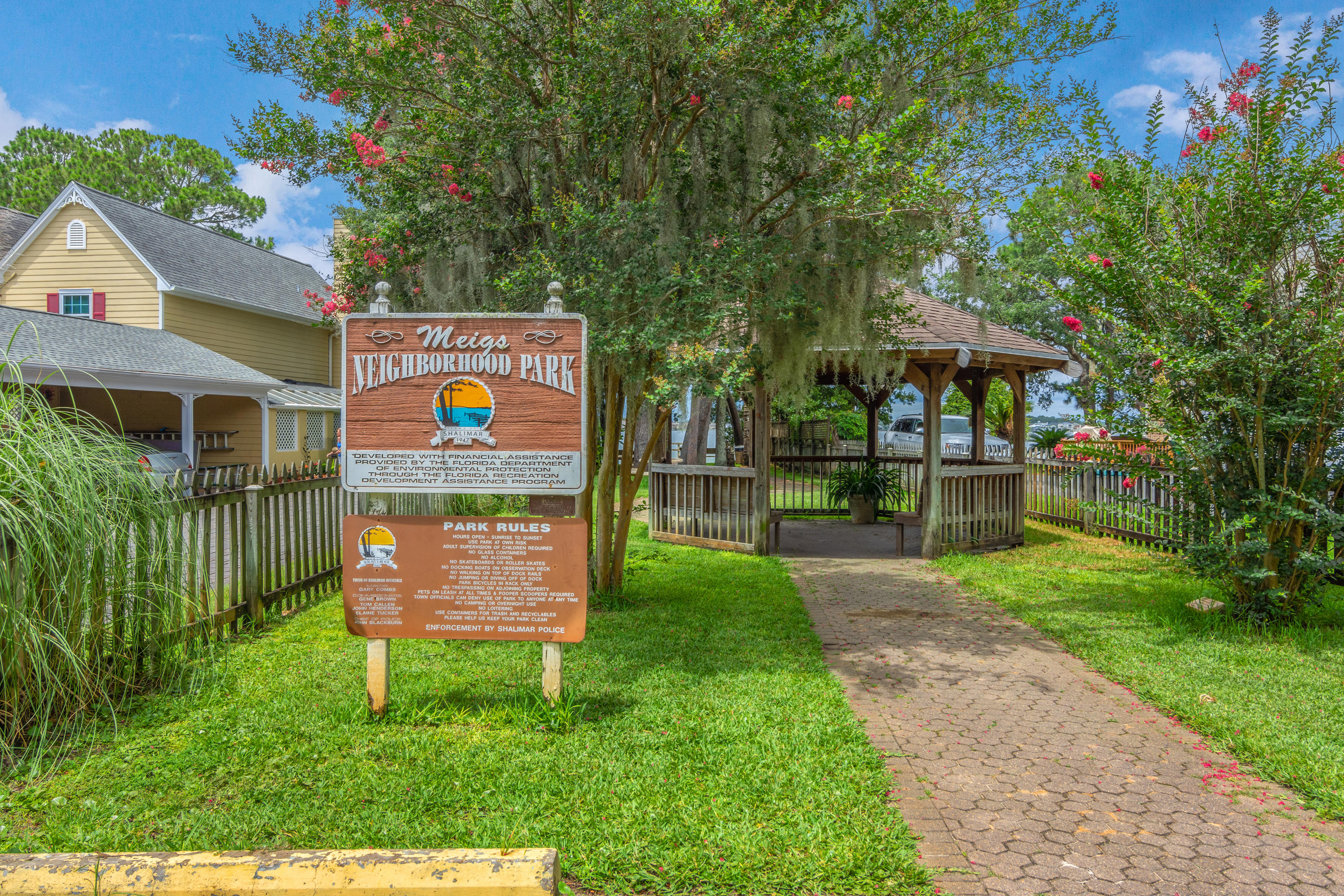 SHALIMAR S/D W PART OF LOT 1 BLK 4 DES AS COM SE COR LOT 1 - Residential