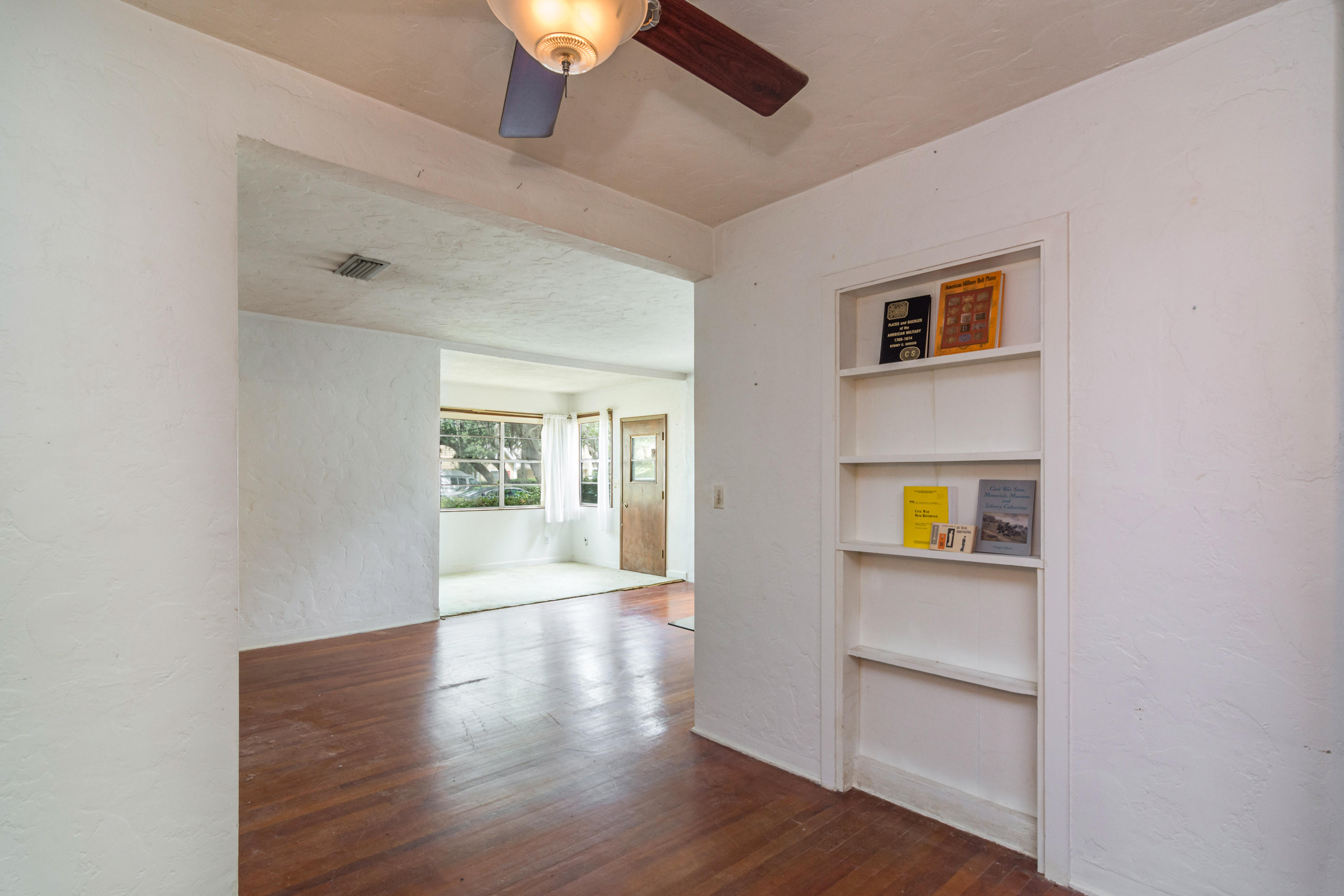 SHALIMAR S/D W PART OF LOT 1 BLK 4 DES AS COM SE COR LOT 1 - Residential