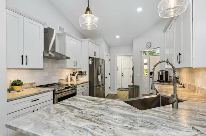 HOLLEY BY THE SEA - Residential