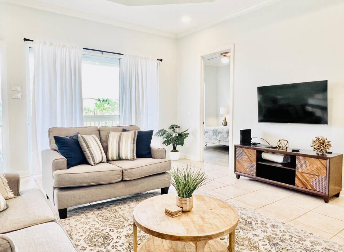 CRYSTAL COVE - Residential