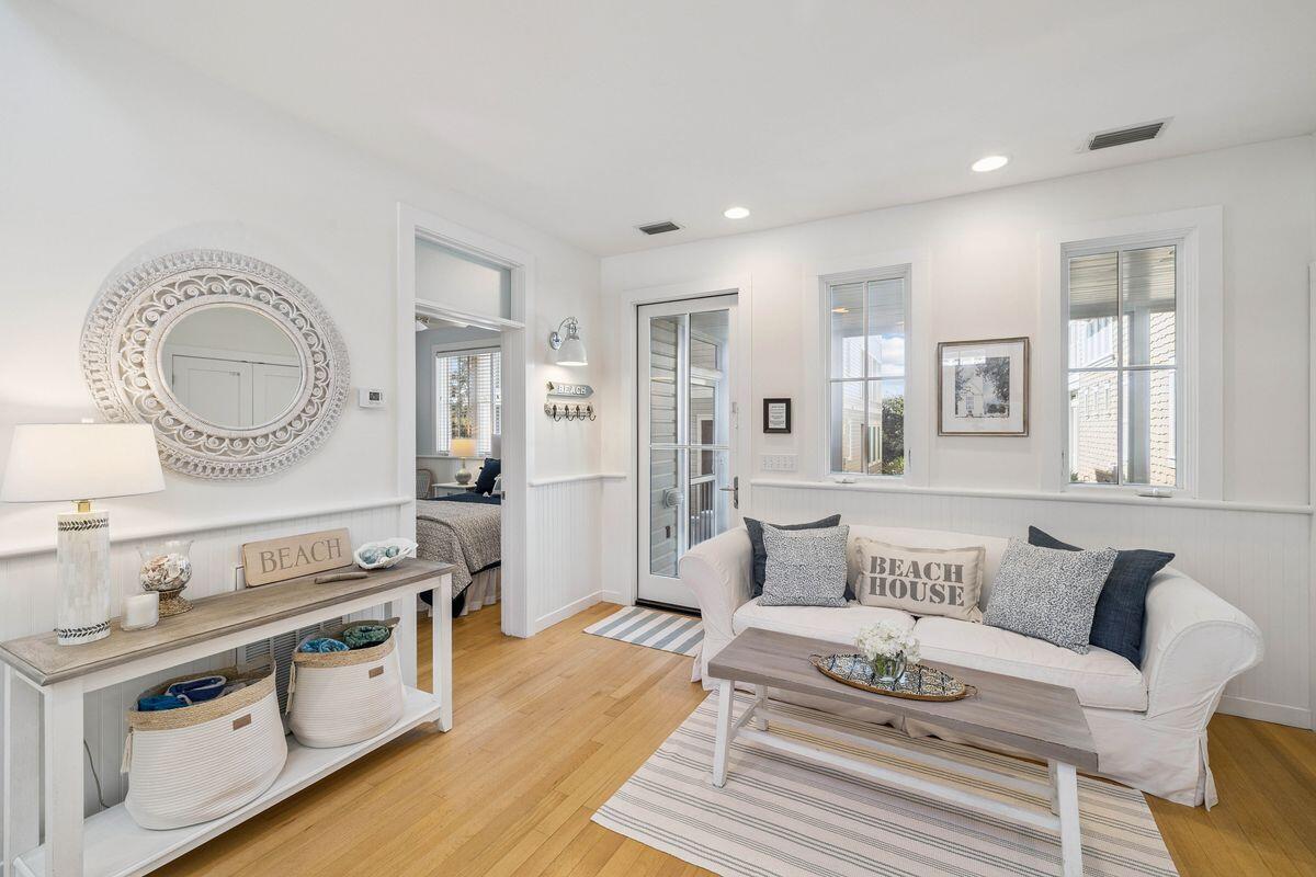 SEASIDE 11 - Residential