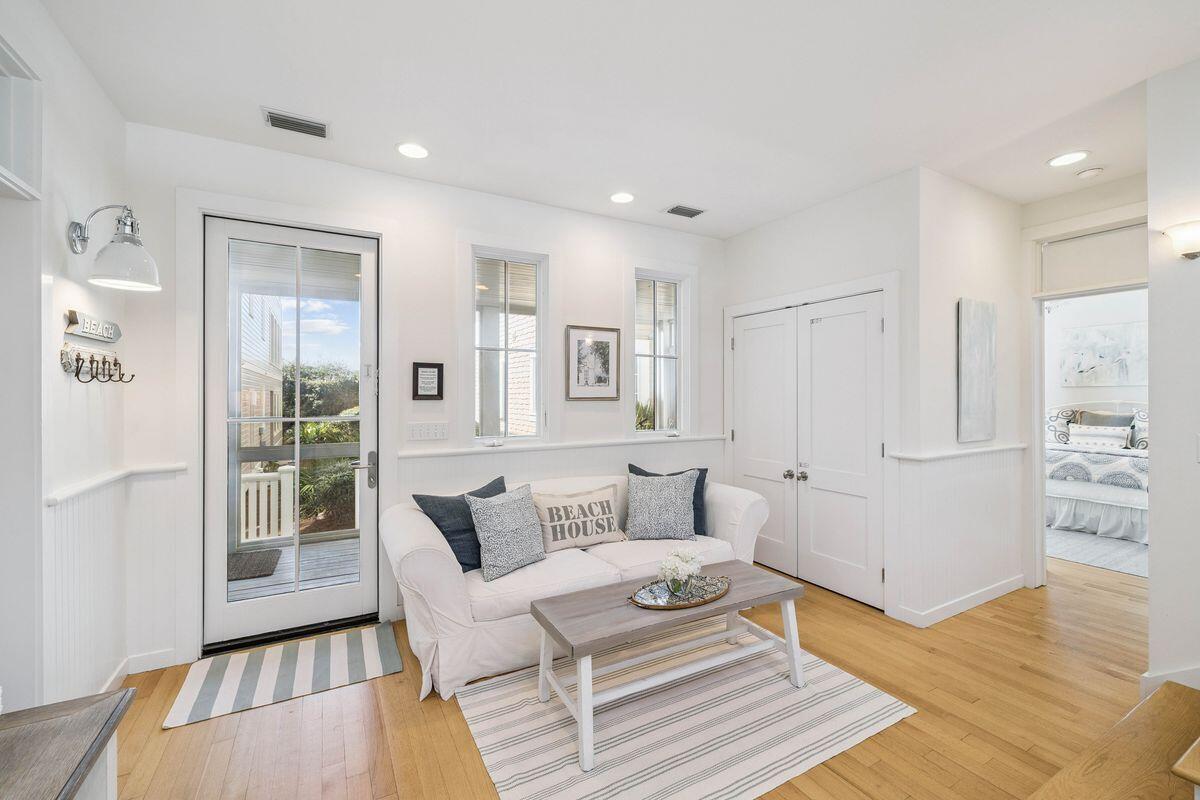 SEASIDE 11 - Residential