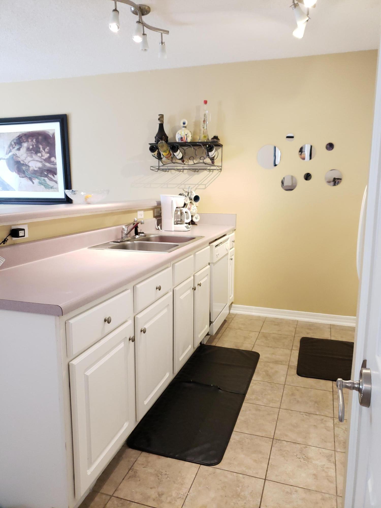 ALI-JO MANOR - Residential