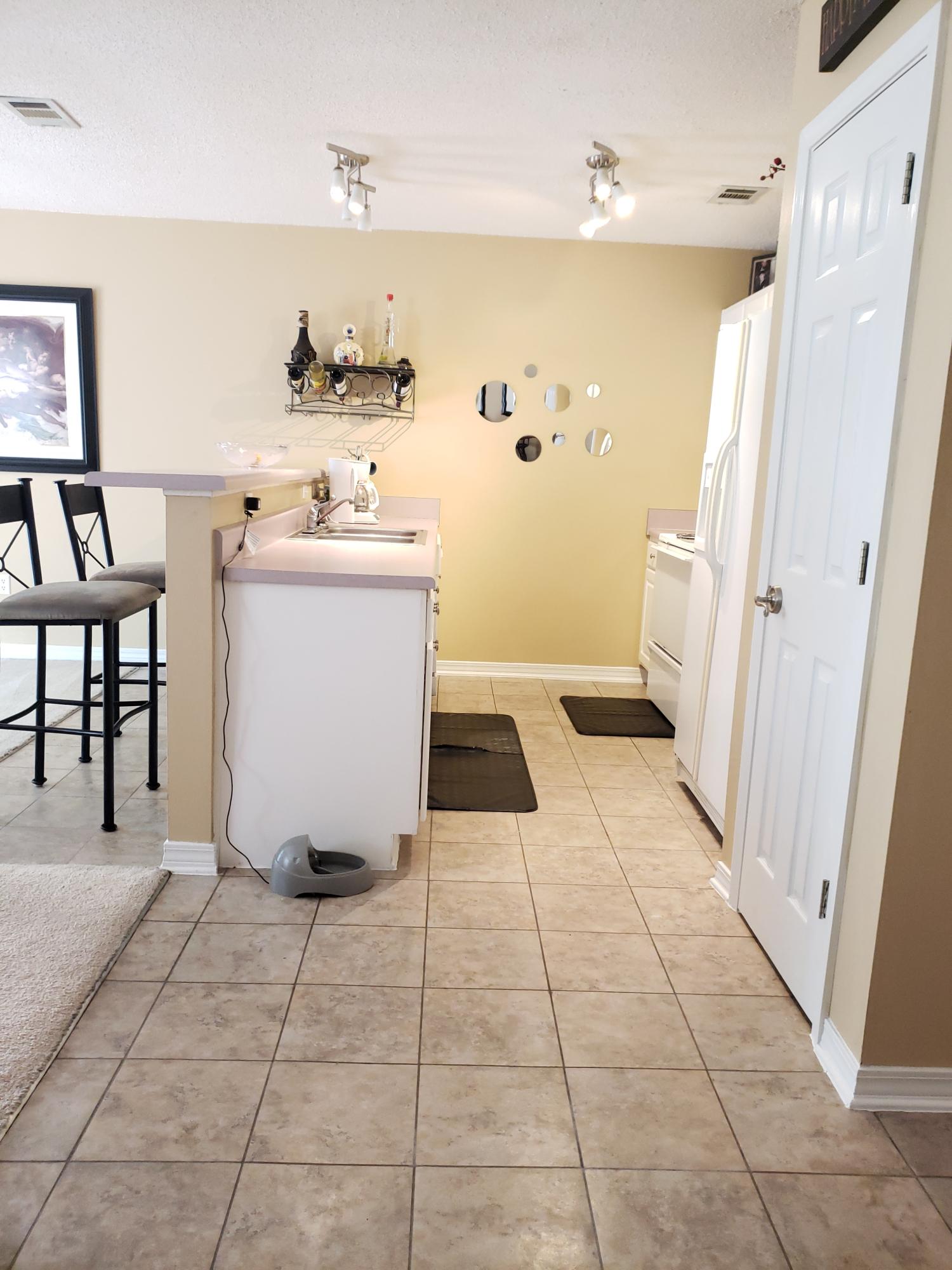 ALI-JO MANOR - Residential