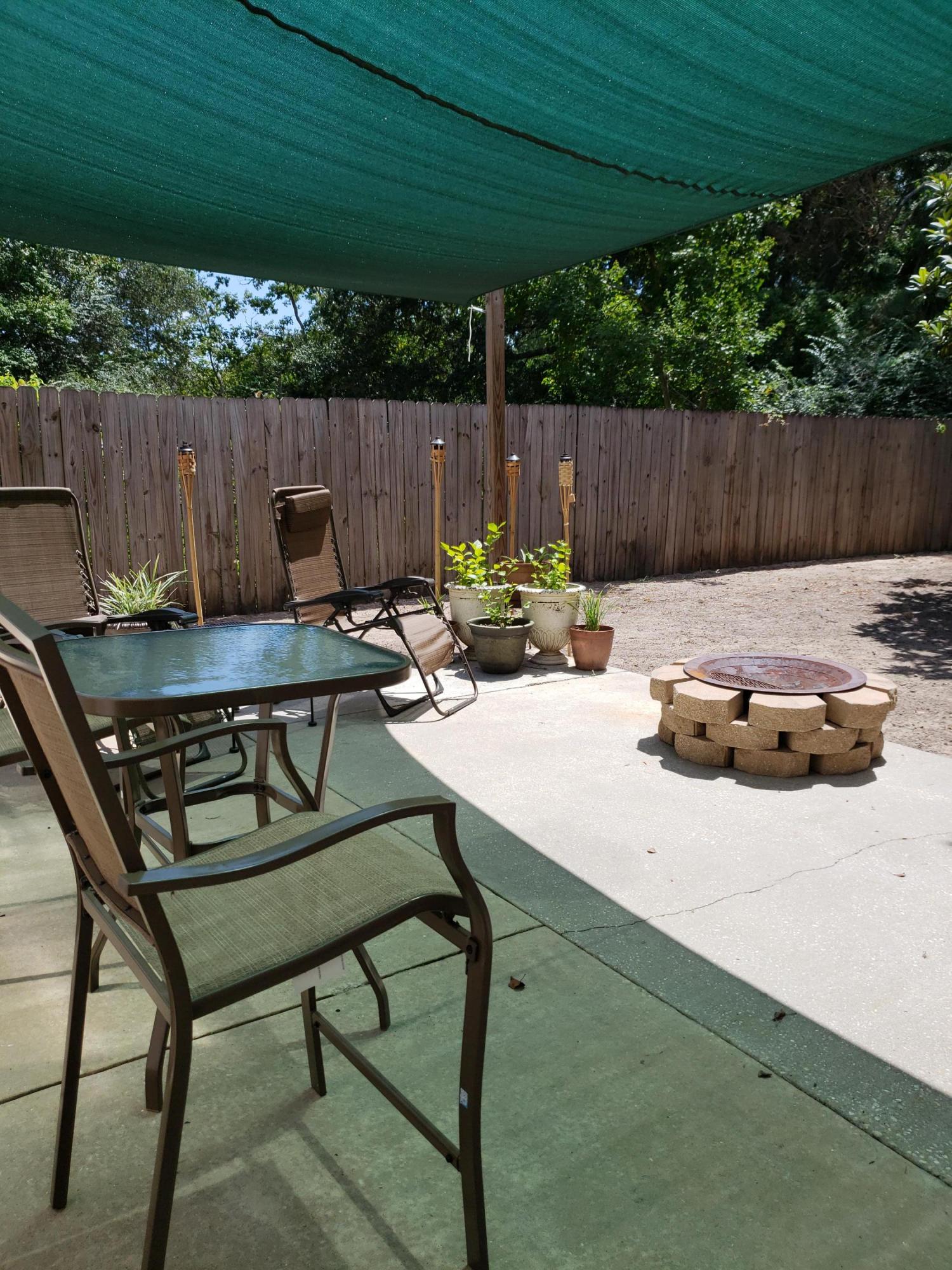 ALI-JO MANOR - Residential