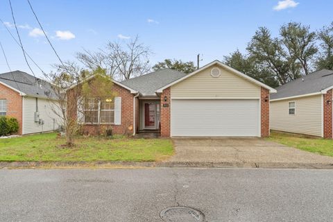 Photo of 911 Lauderhill Lane, Fort Walton Beach, FL 32547 (MLS # 988396)