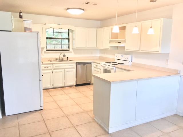 COUNTRYVIEW ESTATES - Residential Lease