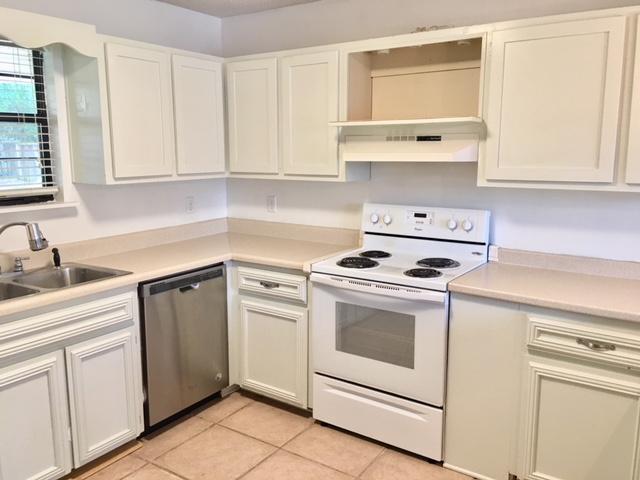 COUNTRYVIEW ESTATES - Residential Lease