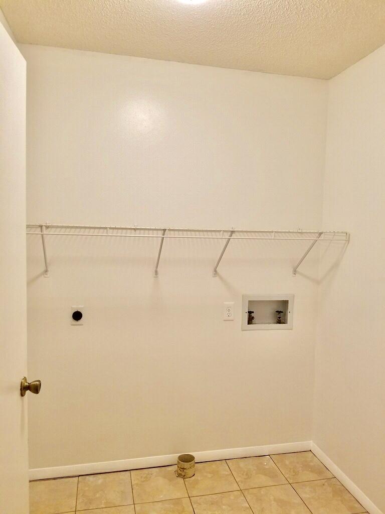 COUNTRYVIEW ESTATES - Residential Lease