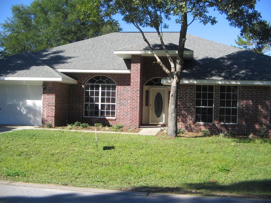 Great house to rent, all appliances, washer/dryer included.Community pool! Conveniently located. Vacant, remodeled, new floors, freshly painted, master shower, new stove, refrig, microwave, backsplash. 4 bedroom/3 full baths, open floor plan. Fenced in yard, screened porch plus ac glassed porch, 2 car garage. Great location! I will update the pictures soon!!!!!
