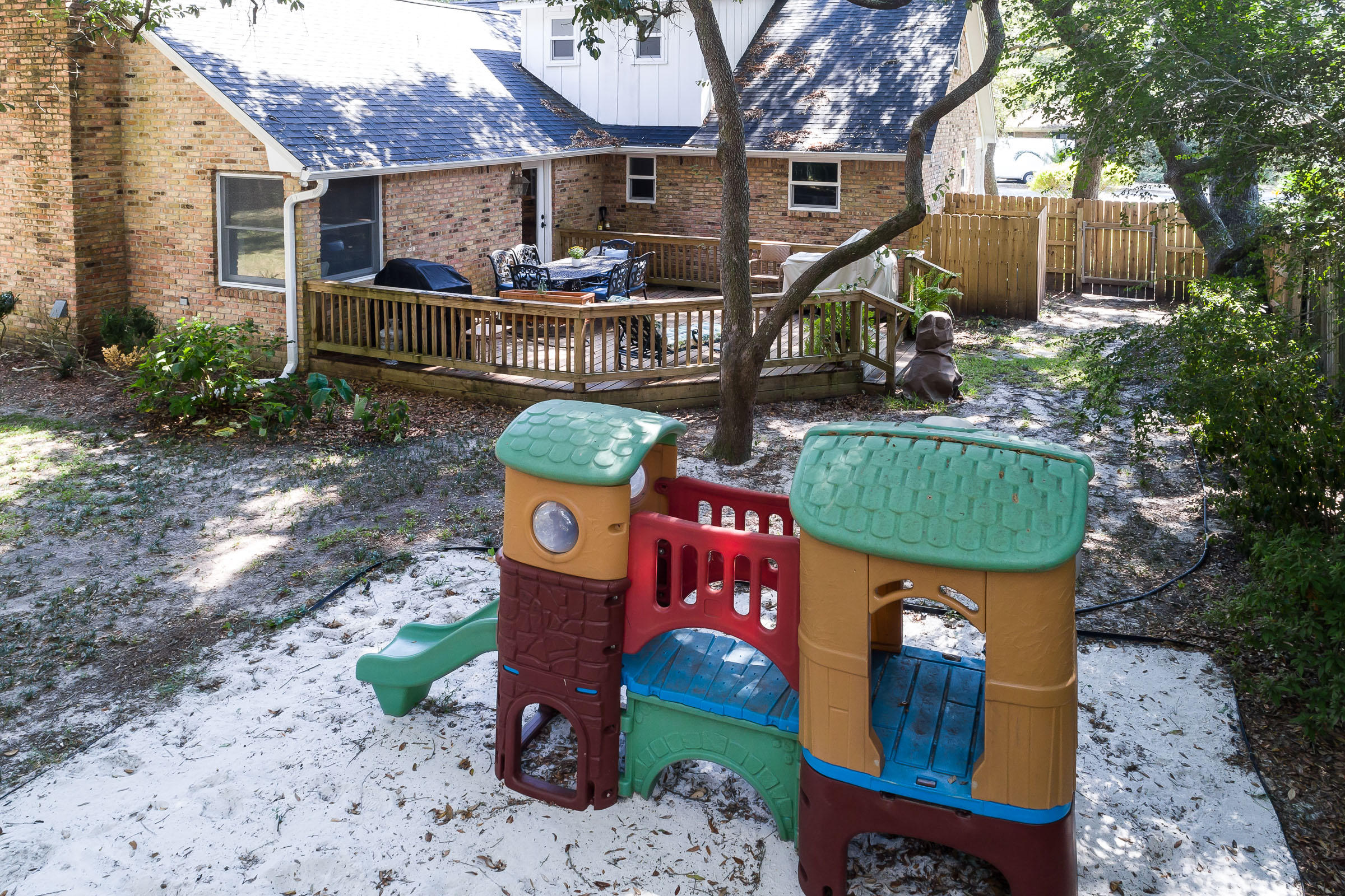 COUNTRY CLUB ESTATES - Residential
