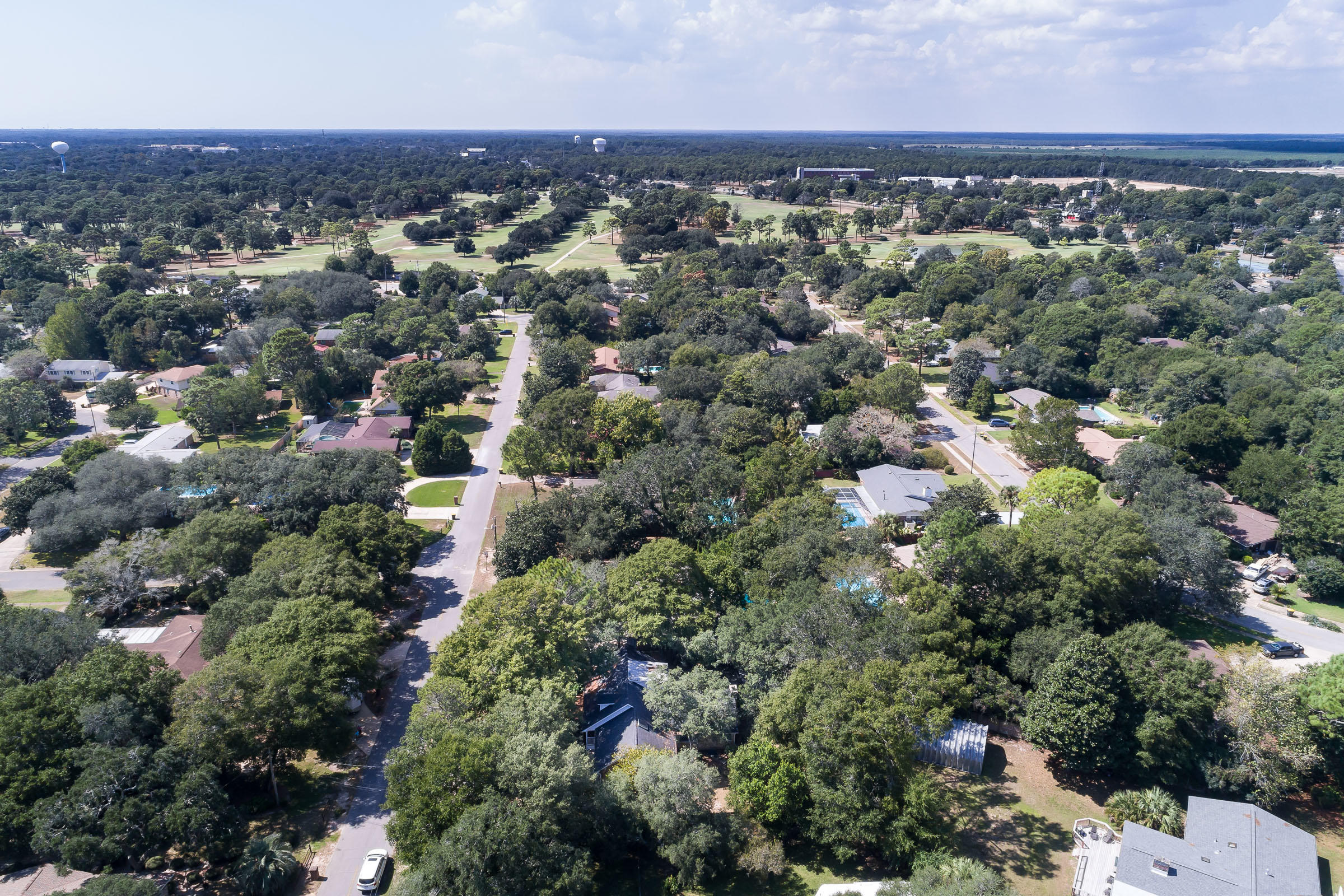 COUNTRY CLUB ESTATES - Residential
