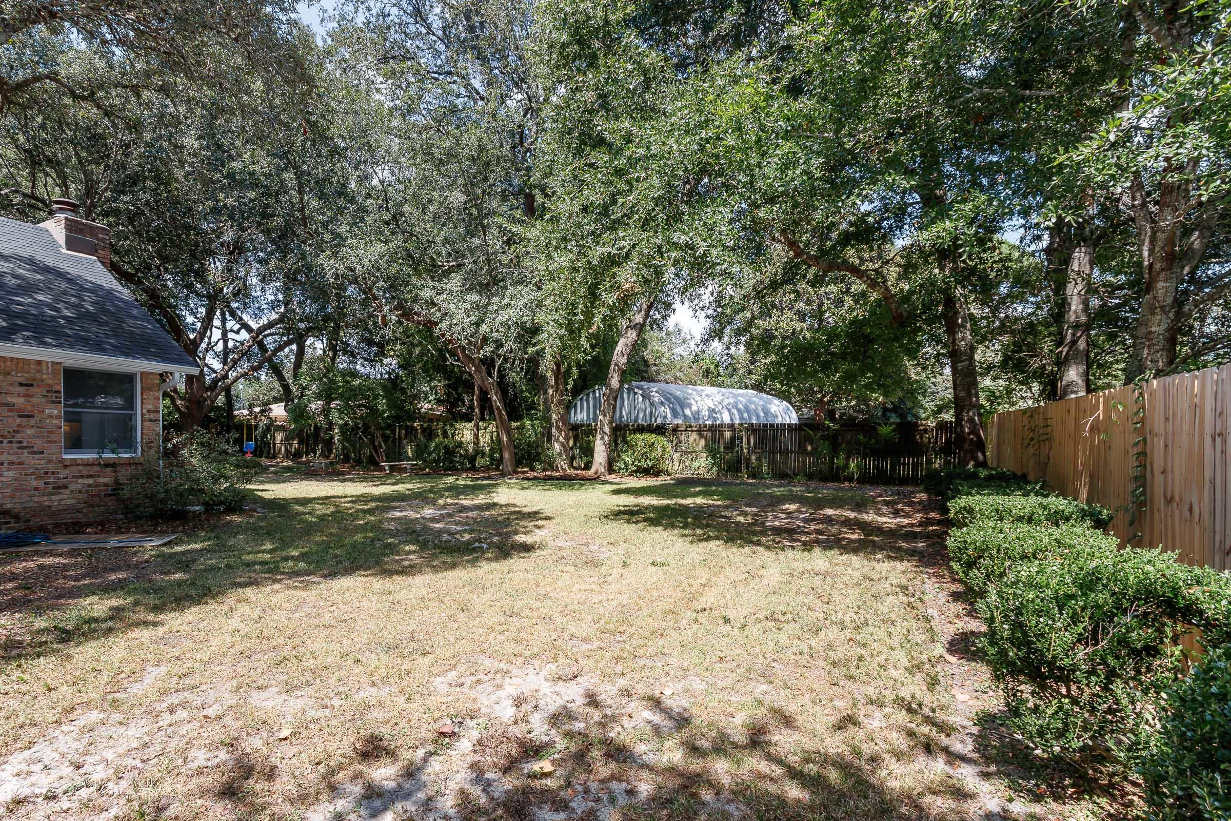 COUNTRY CLUB ESTATES - Residential