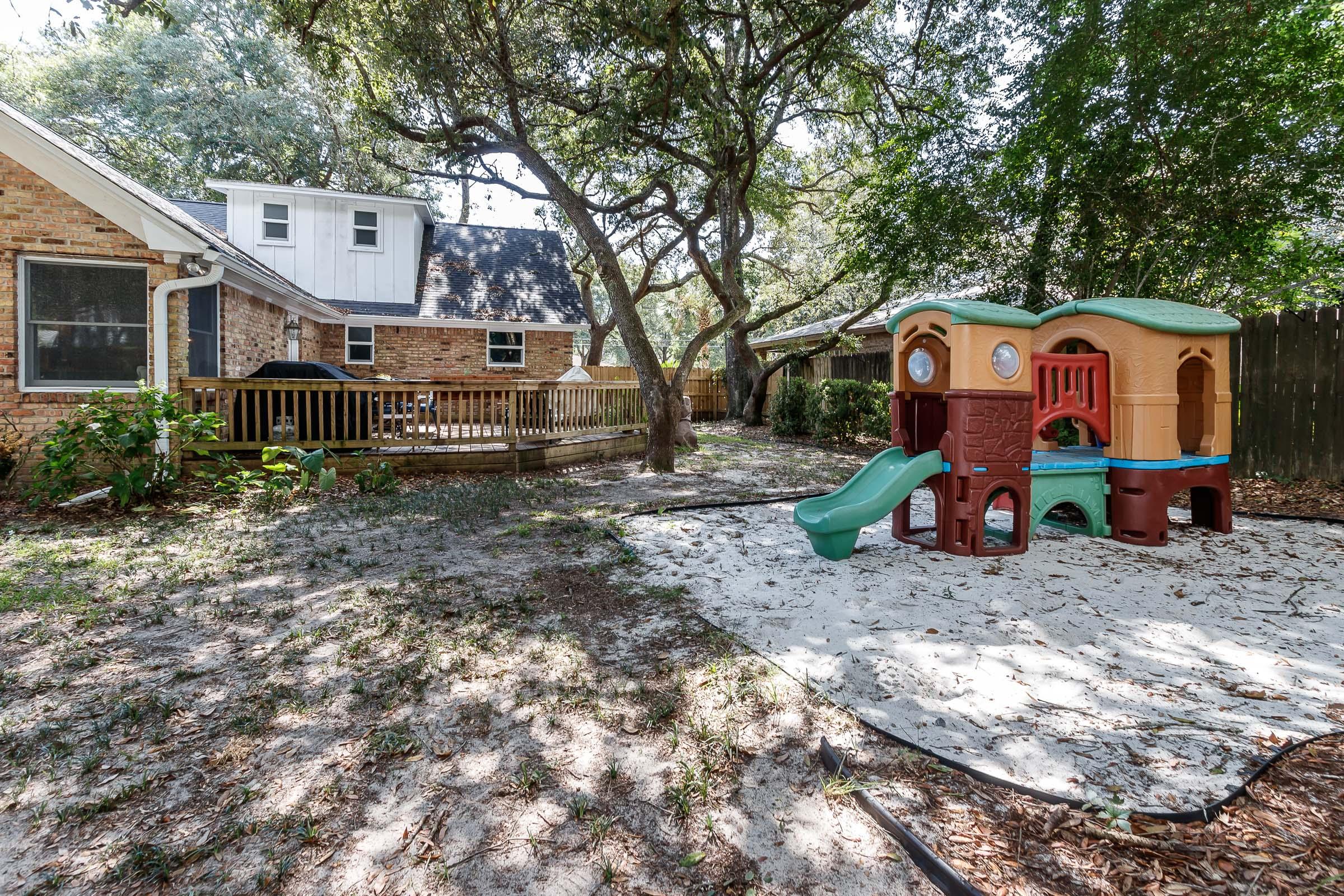 COUNTRY CLUB ESTATES - Residential