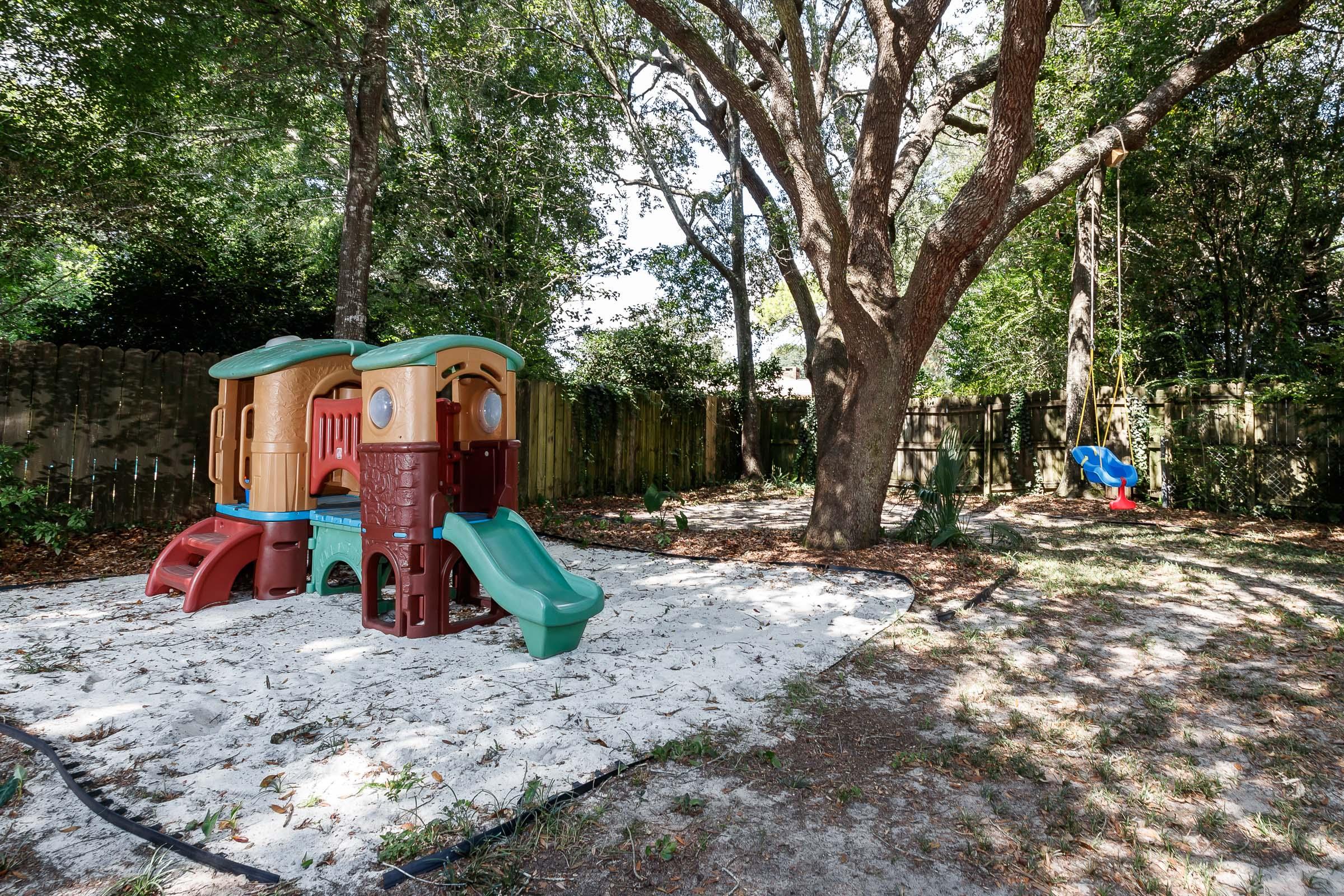 COUNTRY CLUB ESTATES - Residential
