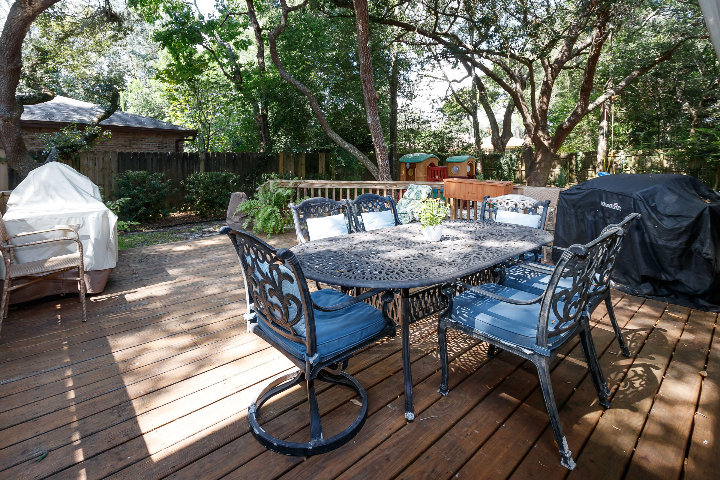 COUNTRY CLUB ESTATES - Residential