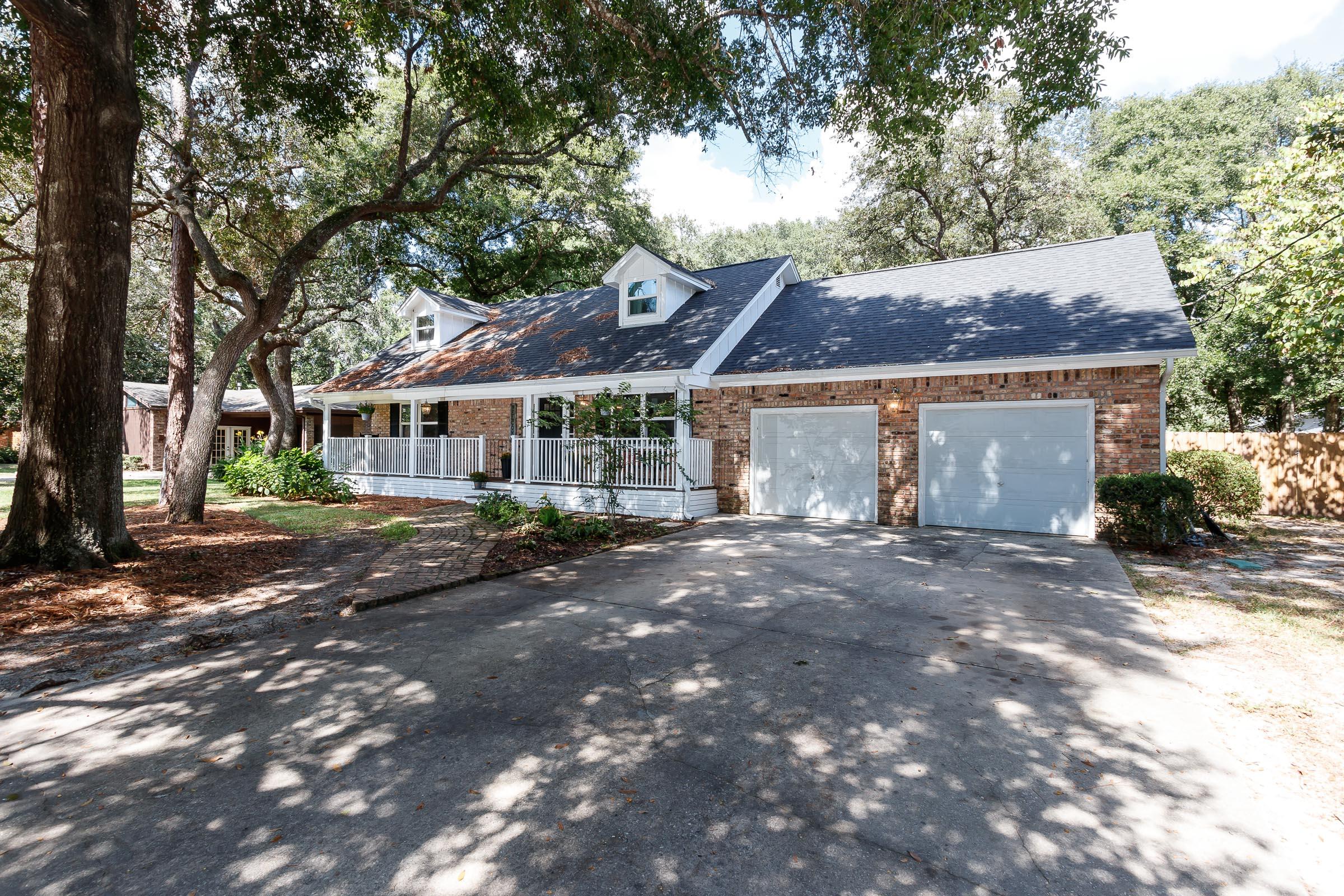 COUNTRY CLUB ESTATES - Residential