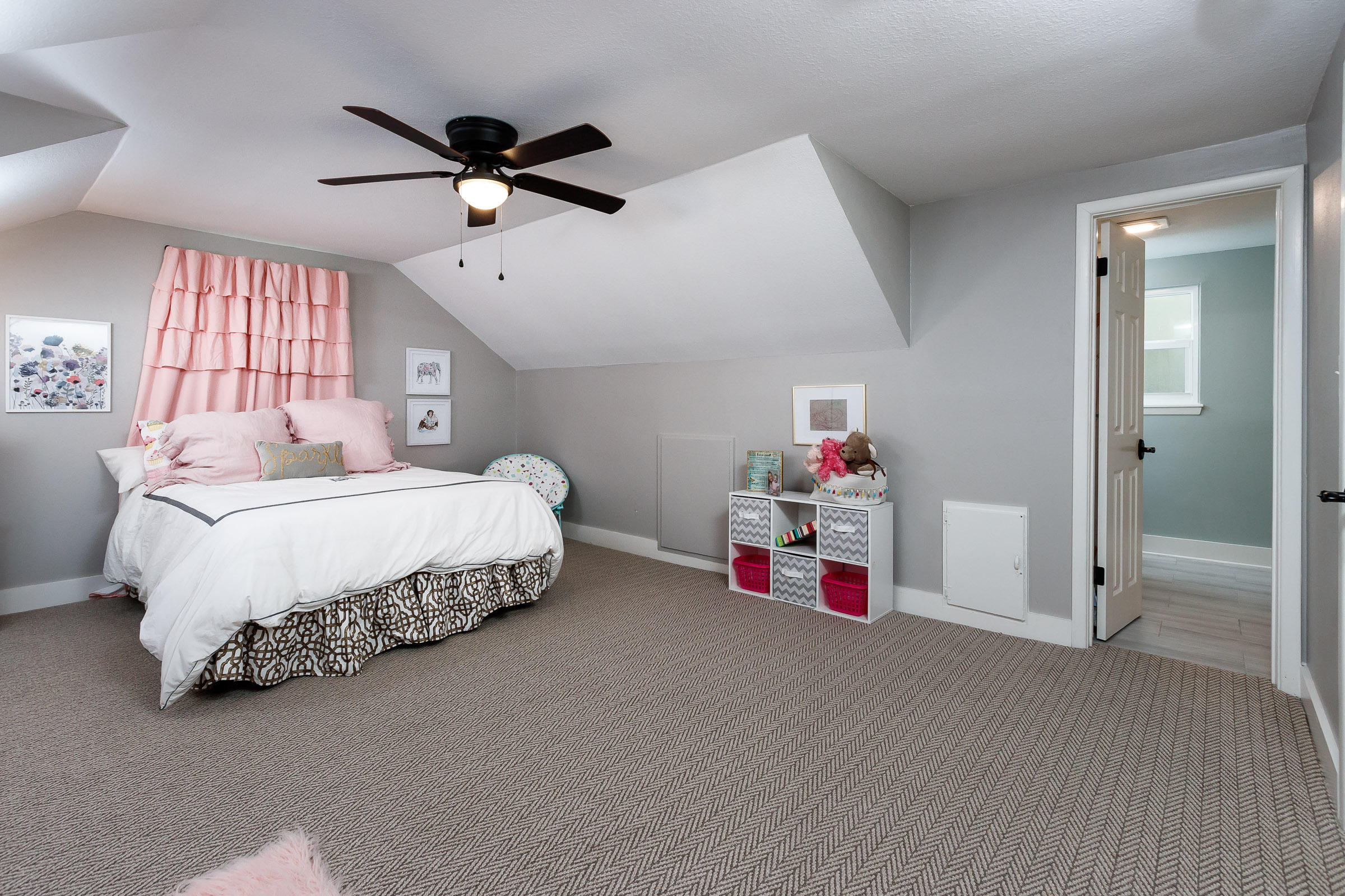 COUNTRY CLUB ESTATES - Residential