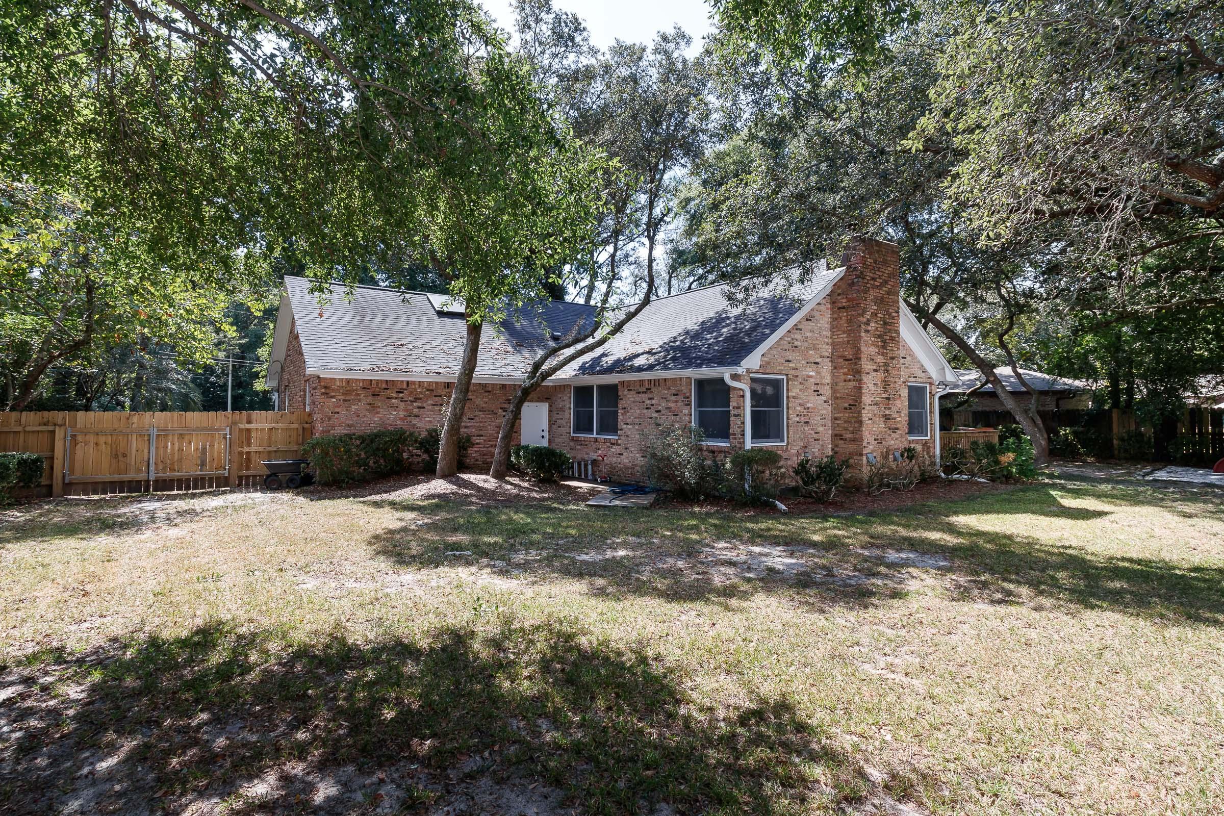COUNTRY CLUB ESTATES - Residential