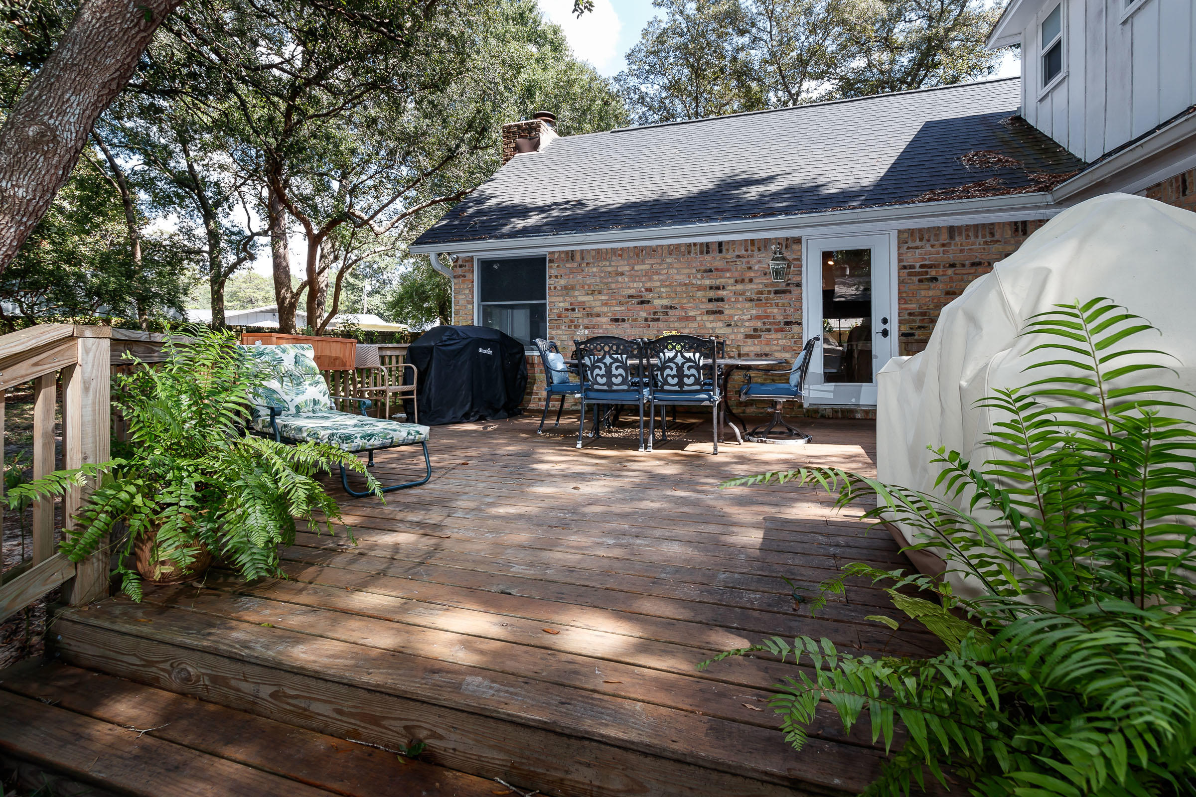 COUNTRY CLUB ESTATES - Residential