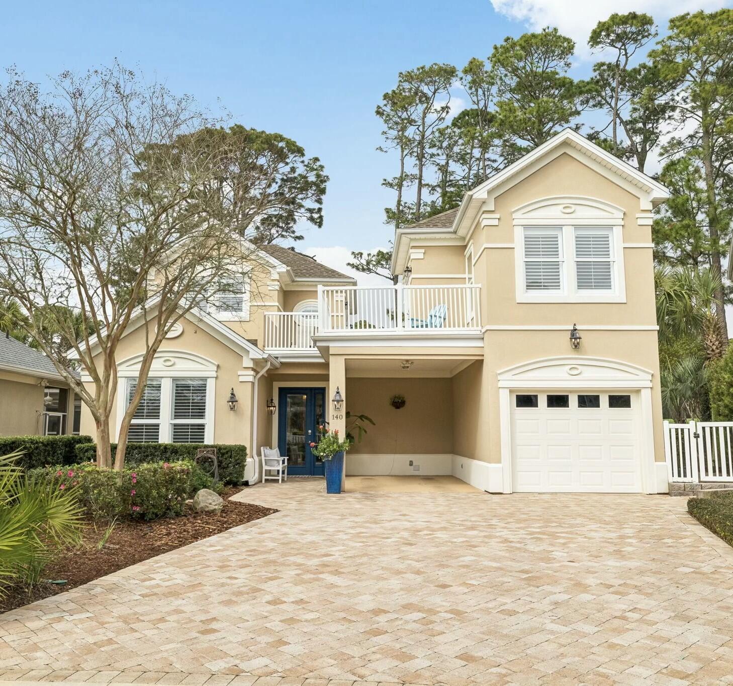 FAIRWAY VILLAS - Residential