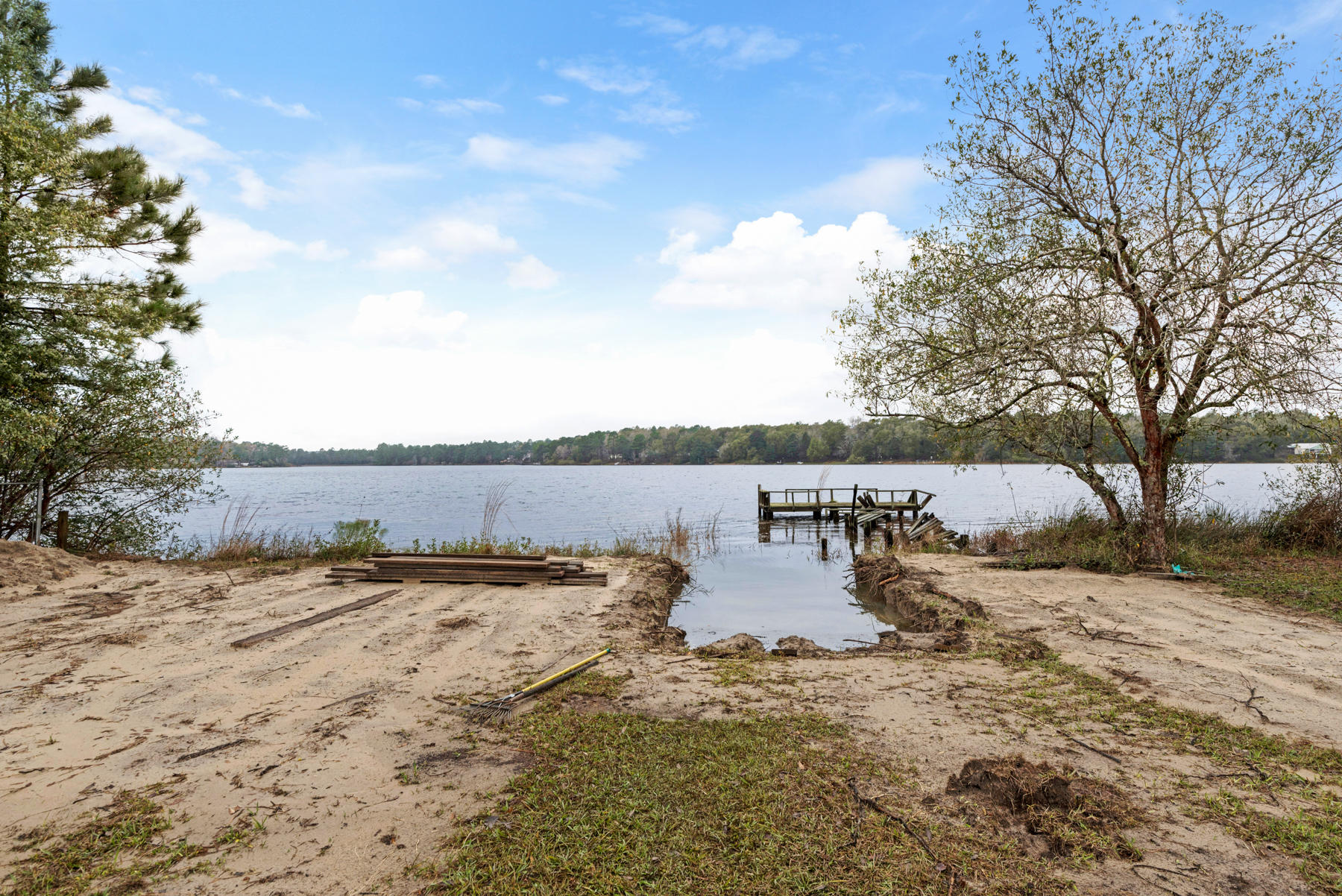 PARADISE ISLAND - Land