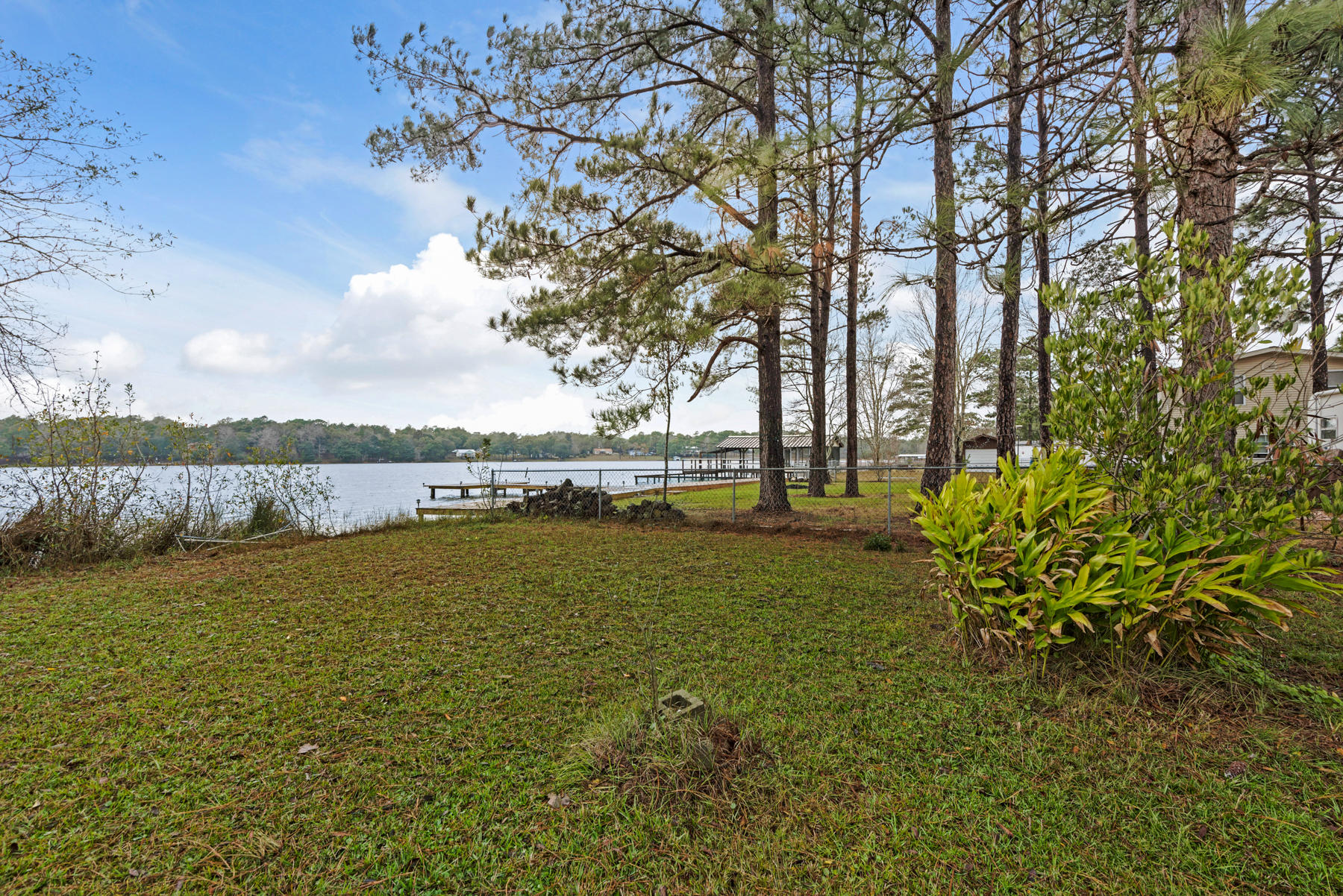 PARADISE ISLAND - Land