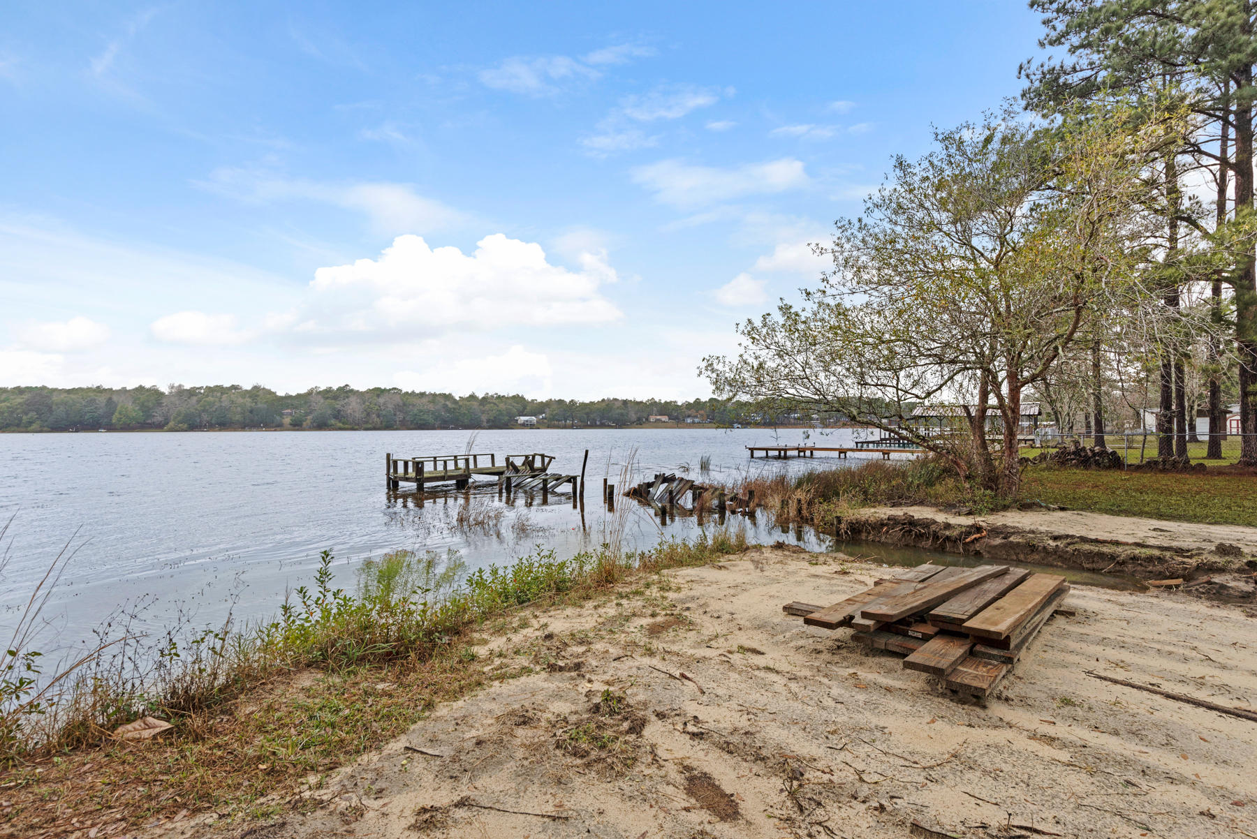 PARADISE ISLAND - Land