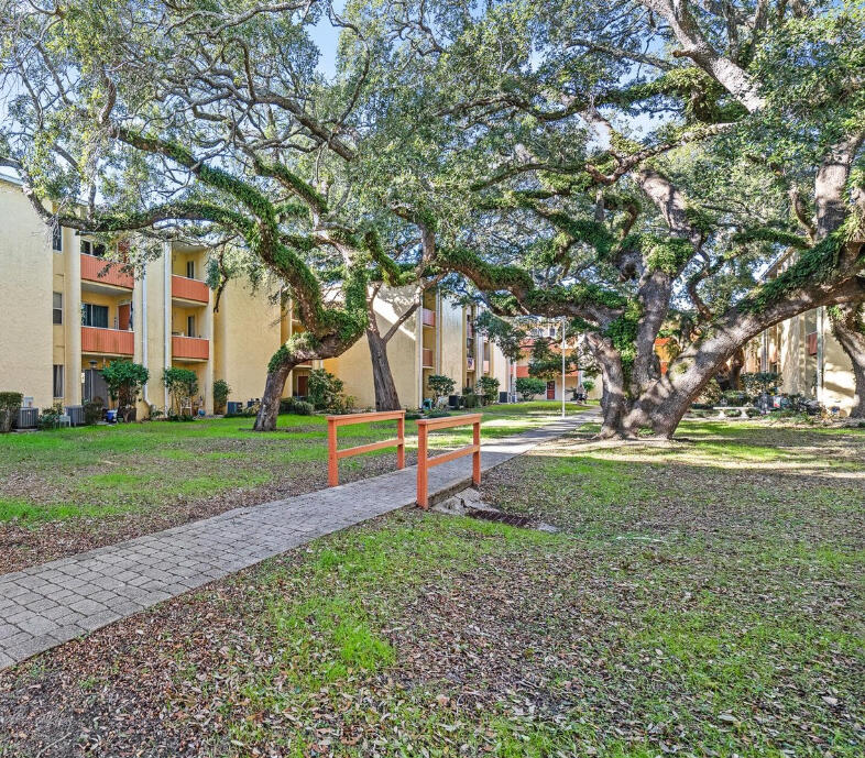 CEDARS CONDO - Residential