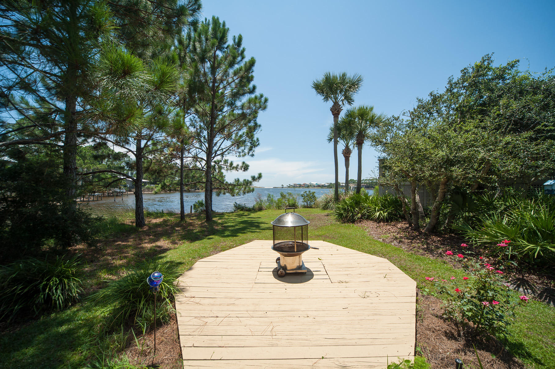 Lakewood Pointe Estates - Residential