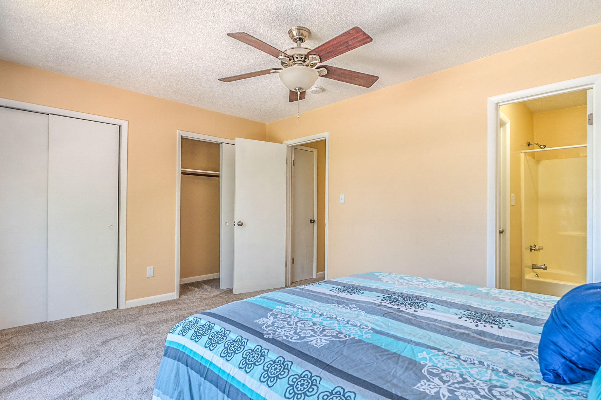 OAK WOOD T/H - Residential