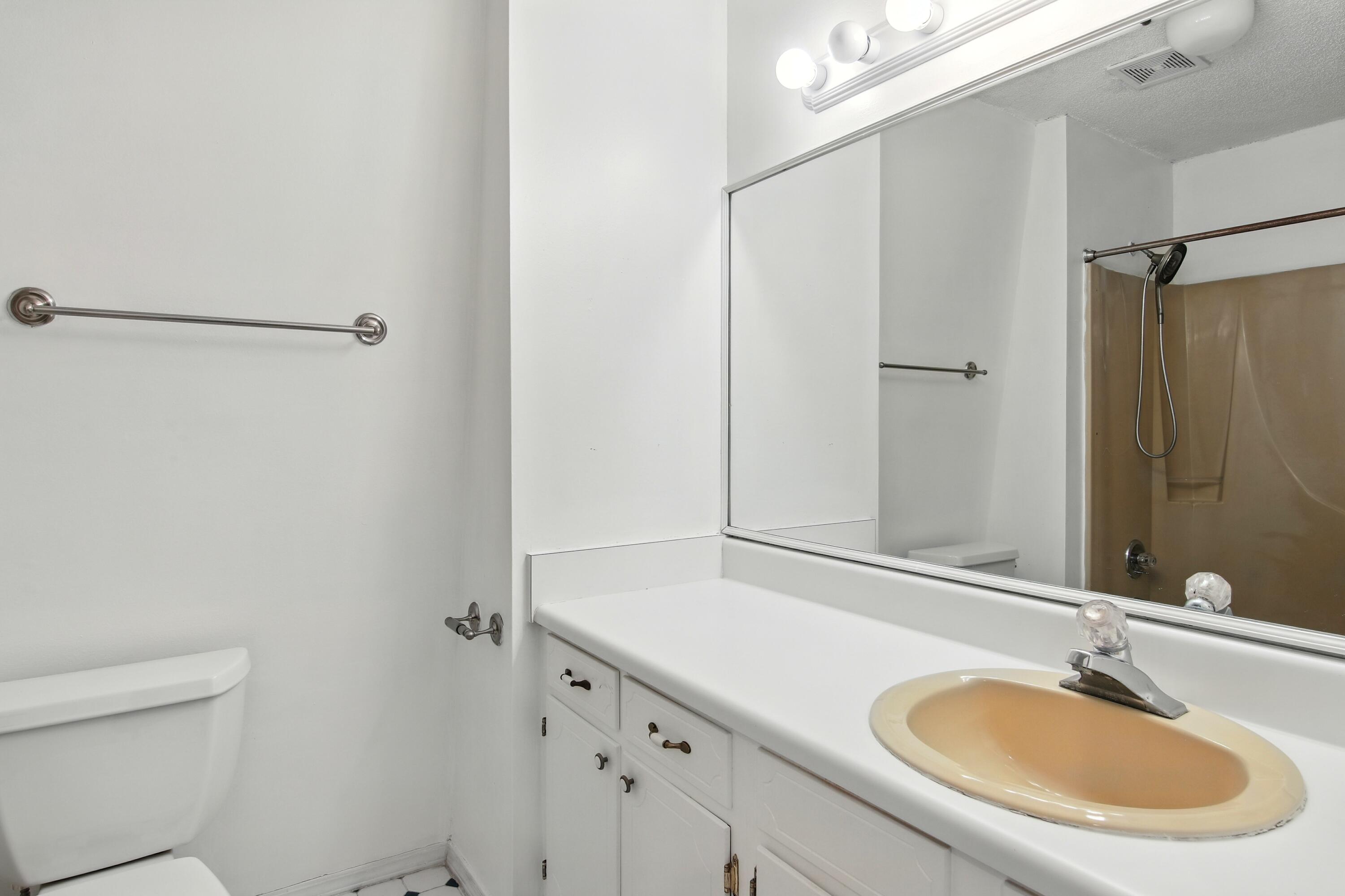 FOREST MANOR 3RD ADDN - Residential Lease