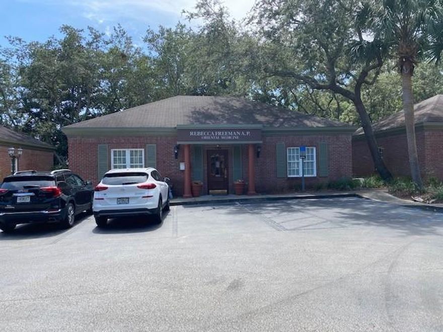 Class A Professional Office space in Live Oak Commons office park in Shalimar, FL minutes from the gate of Eglin AFB and close to the Shalimar courthouse and offices
