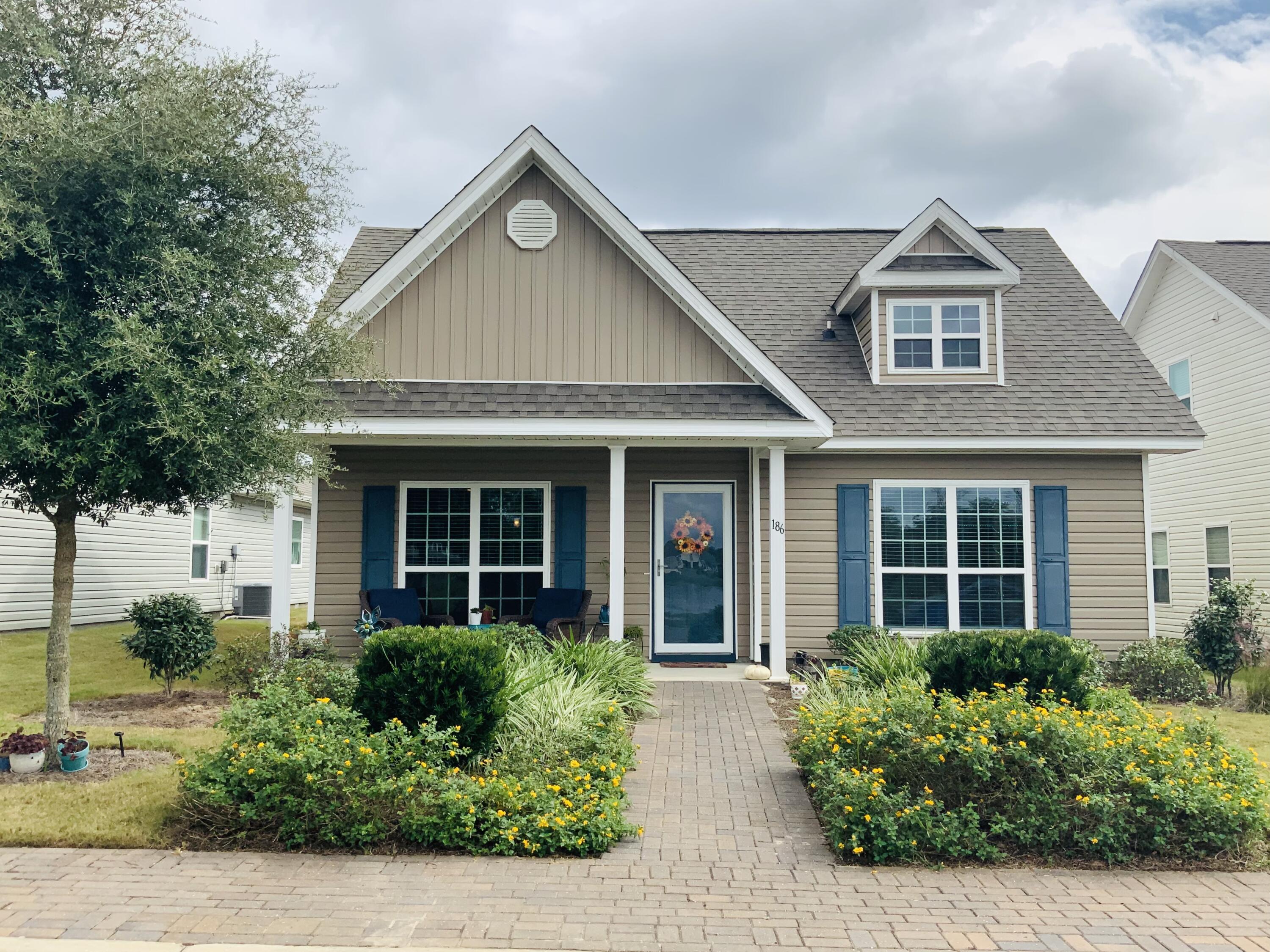 YOU WILL LOVE this adorable home with it's relaxing front porch over looking your beautiful garden and water view. NEWLY PAINTED. Enjoy everything Hammock Bay has to offer with clubhouse theater, fitness center, sports complex, Bayfront access w/dock, miles of sidewalks and walking trails. This is the community you've been looking for!