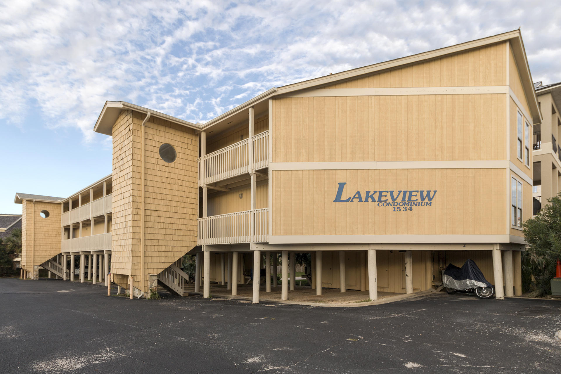 LAKEVIEW CONDO - Residential