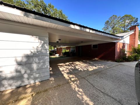 A home in DeFuniak Springs