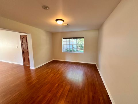 A home in DeFuniak Springs