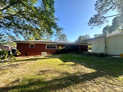 A home in DeFuniak Springs