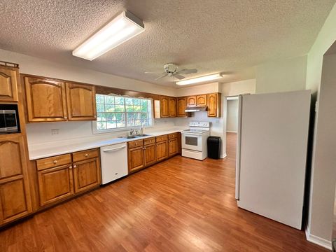 A home in DeFuniak Springs