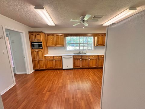 A home in DeFuniak Springs