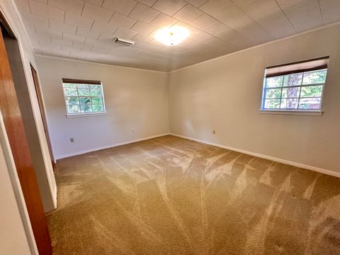 A home in DeFuniak Springs