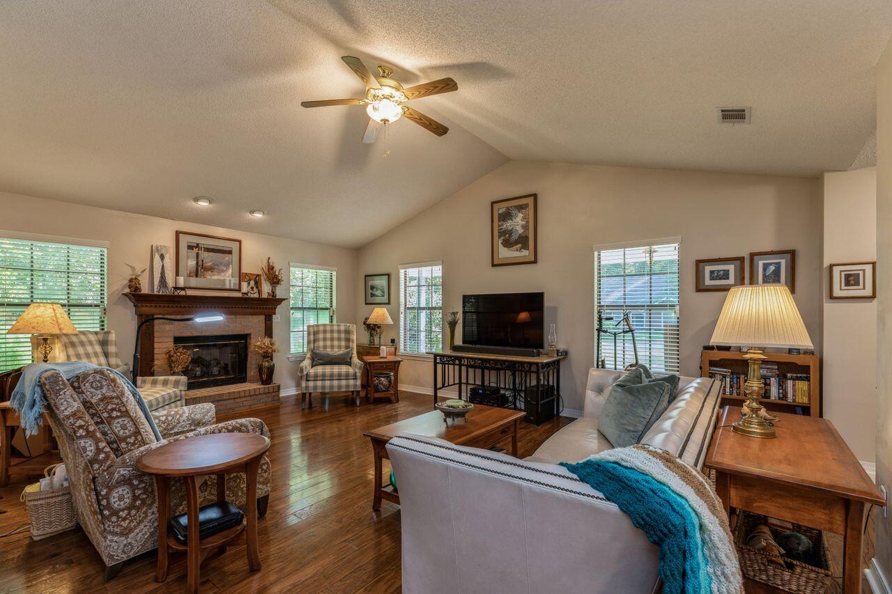 FOXWOOD ESTATES 1 - Residential