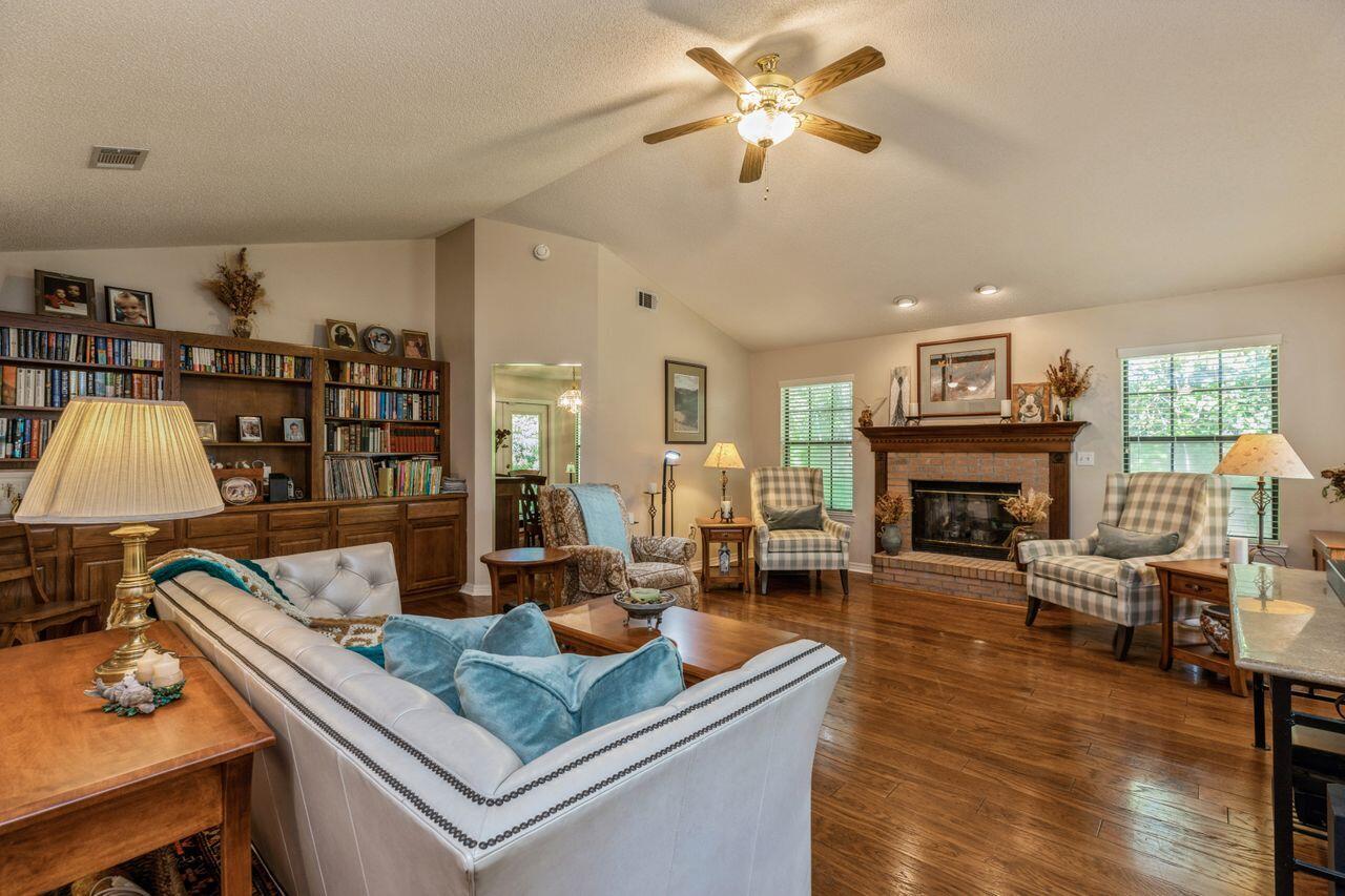 FOXWOOD ESTATES 1 - Residential