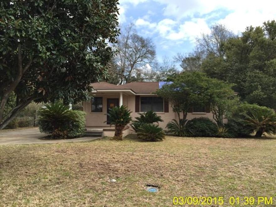 Charming Older Home in Convenient Location! This 3 Bd / 1 Ba home offers tons of potential for starter home or rental investment opportunity. Fenced back yard, screen room & garage has lots of space for workshop. Don't miss out on all this home has to offer. This property is eligible under the Freddie Mac First Look Initiative April 18, 2015.