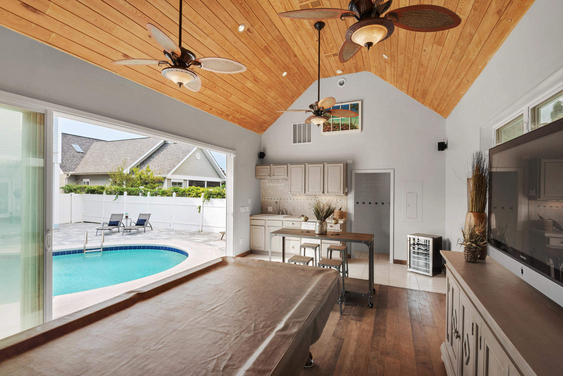 CRYSTAL BEACH - Residential