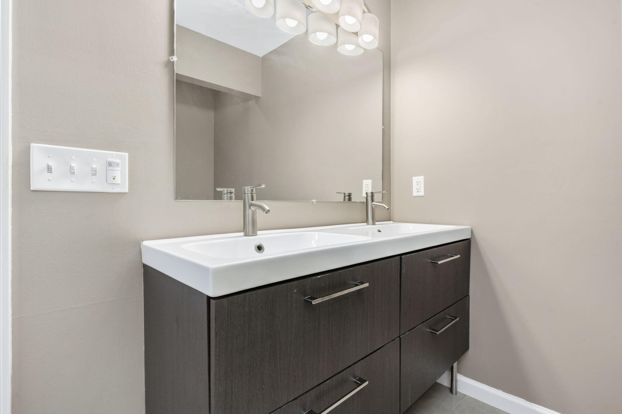 PARKWOOD PLACE AT BLUEWATER BAY - Residential Lease