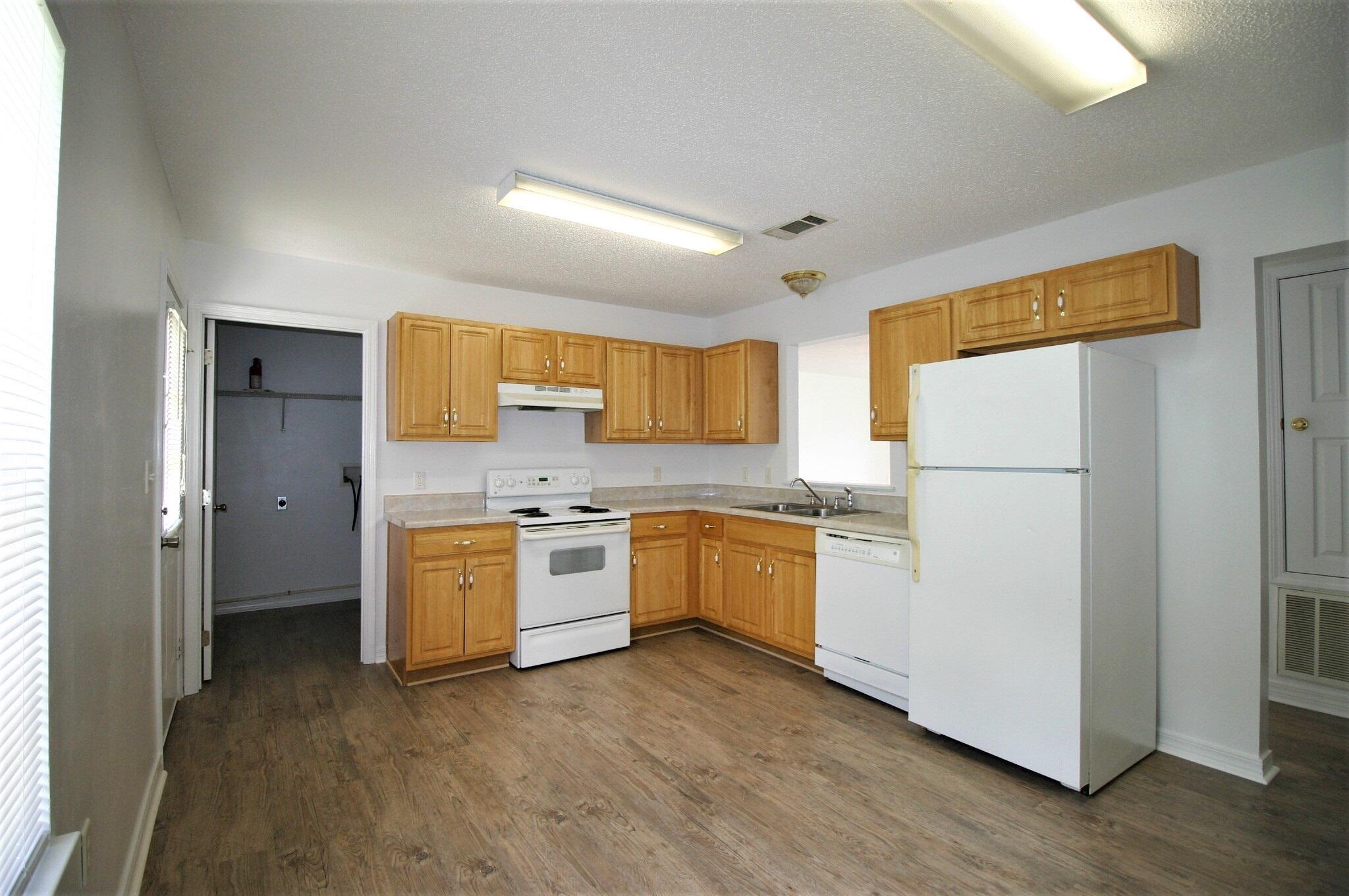 MORRIS ADDN TO CREST - Residential Lease