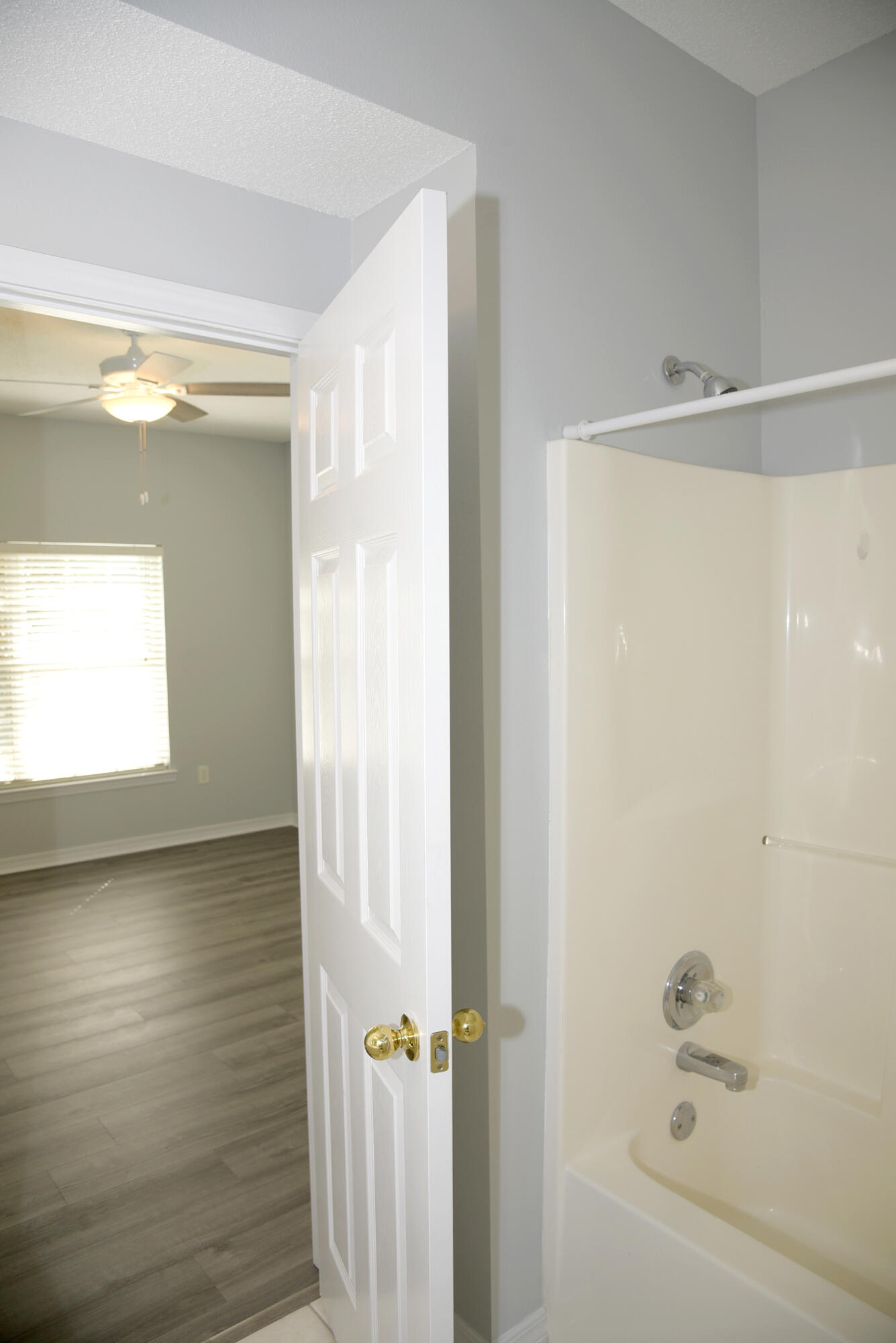 THE OAKS AT NICEVILLE PH II - Residential Lease