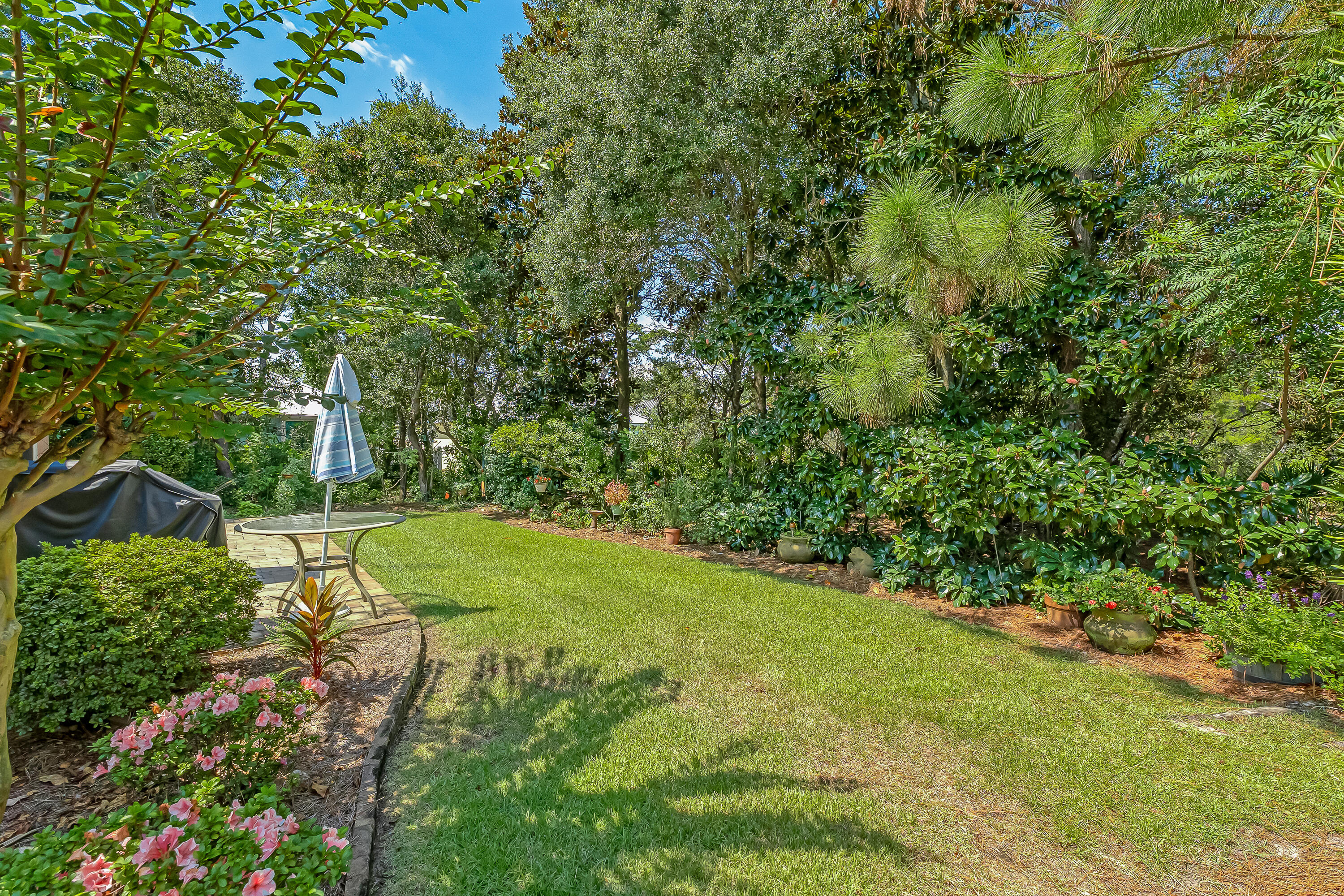 MARAVILLA COTTAGES - Residential Lease